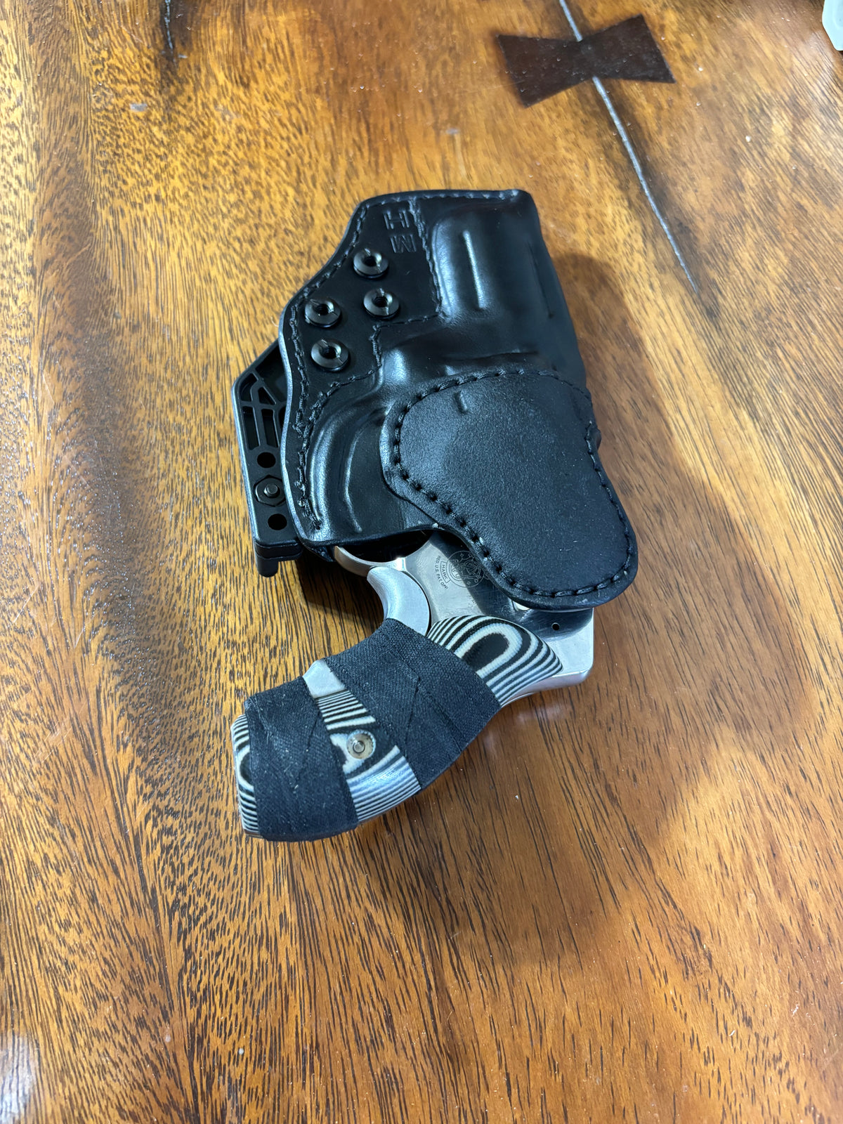 Trayce- Leather Snub Holster