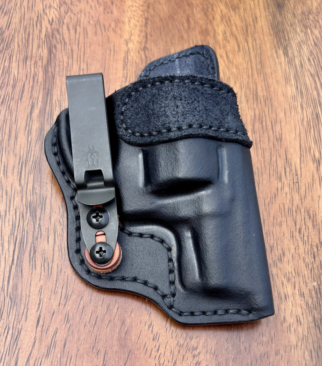Trayce- Leather Snub Holster